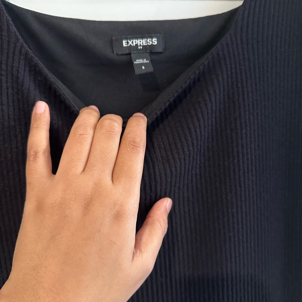 Brand -express
Size -small 
Color -black